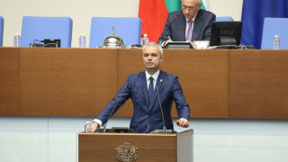 500 лв. глоба за депутати от „Възраждане“, които не аплодират Копейкин и не освиркват враговете 