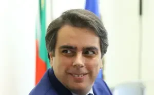 Човек на Асен Василев от аферата „Пудели и пачки“ стои зад истерията за „списъци с набелязани момичета“ в Хасково
