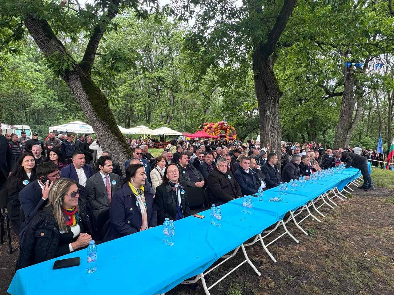 В местността Демир Баба Текке край Исперих се проведе традиционният митинг-събор, по случай годишнината от мирните протести  през 1989 година