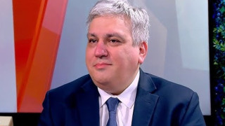 До премиера: Шефът на НСИ Атанас Атанасов полза служебна кола и шофьор, за да преподава в работно време (СИГНАЛ)