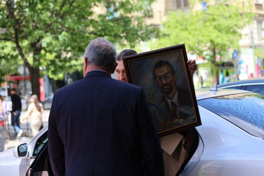 Изгониха с полиция ДПС-Доган от партийната централа