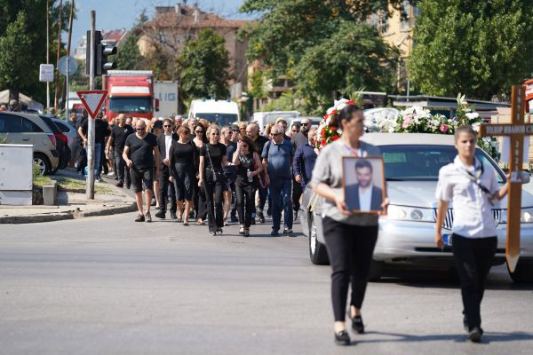 Ексклузивно в razkritia.com: In Memoriam! Простихме се с Тодор Славков – една легенда между две епохи