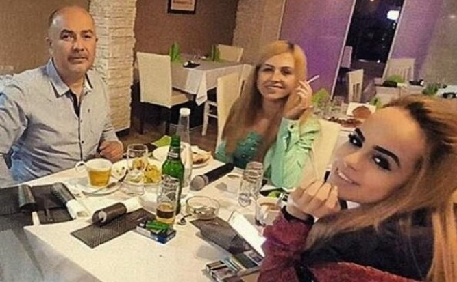 ДА, БЕЕЕ?! Майката на Сузанита се докара като нейна сестра: Това НЕ Е Шенай Мурад! (фотошоп или операции - СНИМКИ)