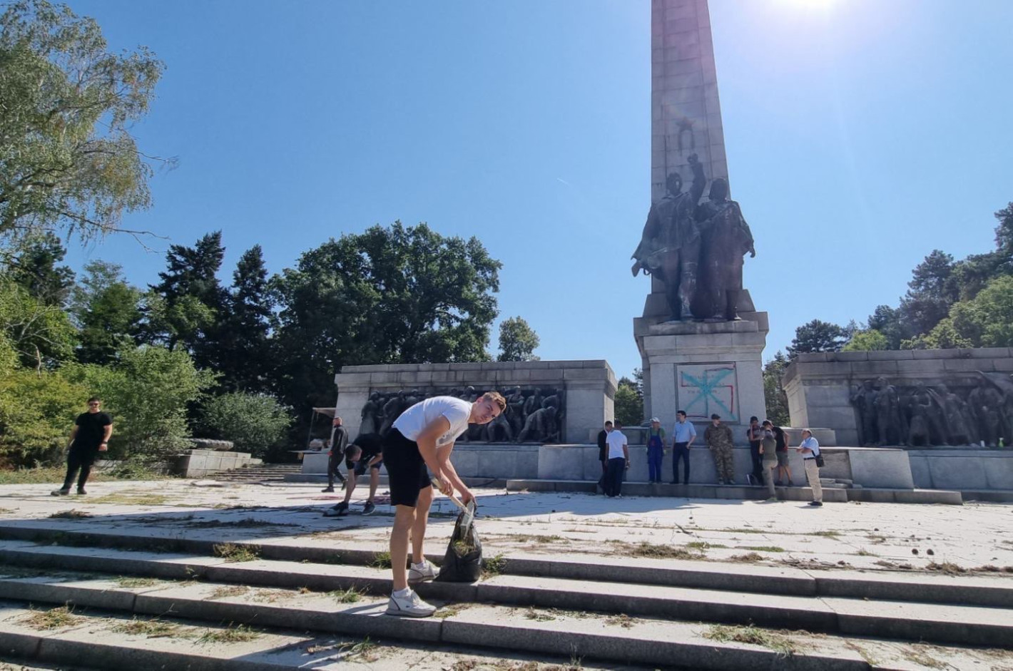 Иван Таков: Сами почистихме Братската могила, след като кметът оглуша и ослепя за фашистката проява