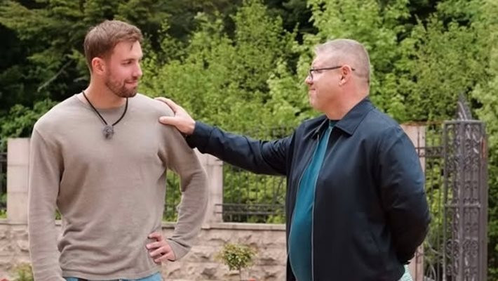 ЩЕ АХНЕТЕ!! По-малкият брат на Виктор Русинов му е като близнак, макар и от различна майка! (двамата се събраха - СНИМКИ)
