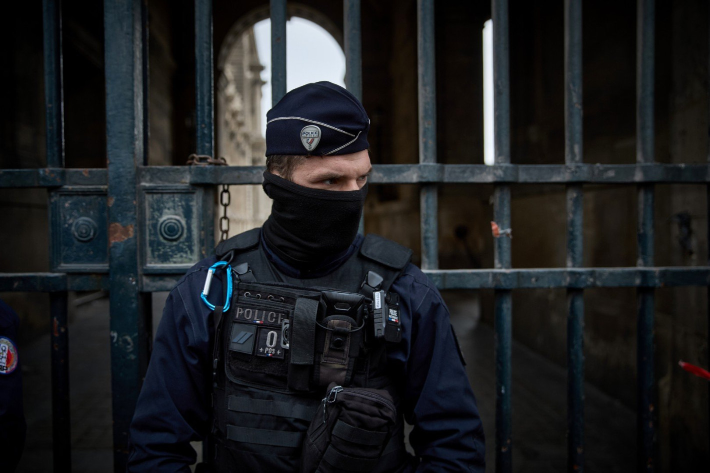 Обирът на века в Лувъра е извършен за 7 минути, търсят се 8 безценни бижута