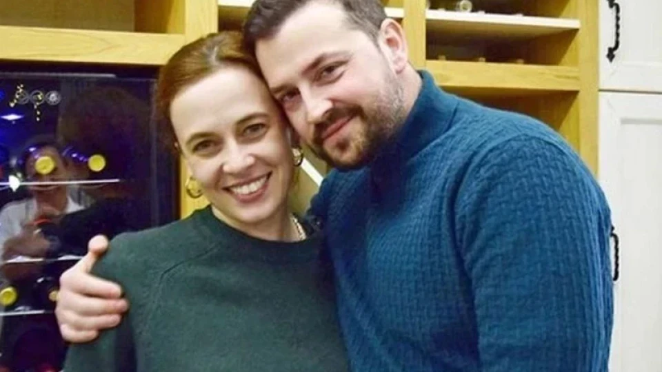 Зомбори и Бабинова пак отлагат сватбата – любовта им не се нуждае от подпис!