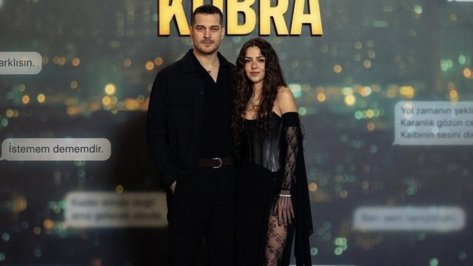 Чаатай целият в червило!