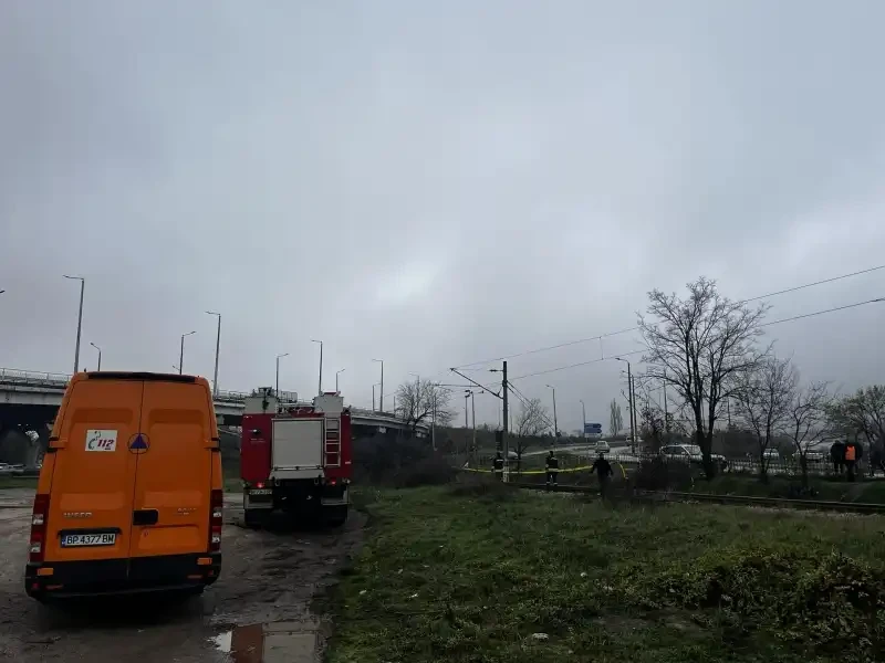 Смъртоносна трагедия във Враца! Труп на дете лежи на релсите Снимки