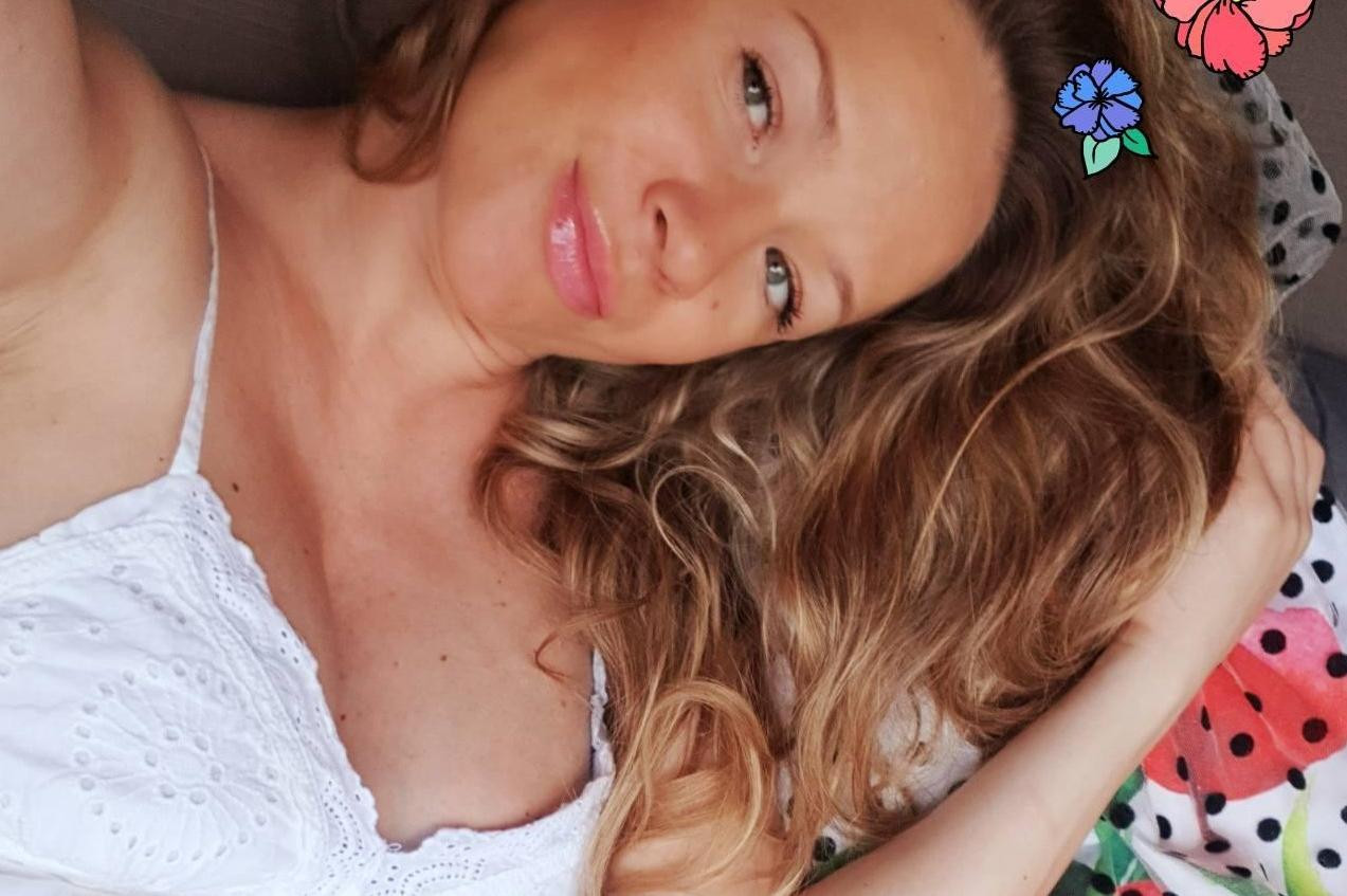 Първа разходка за Никола: След трето раждане Лора Караджова не е мръднала и на йота! (вижте я с бебето - СНИМКИ)