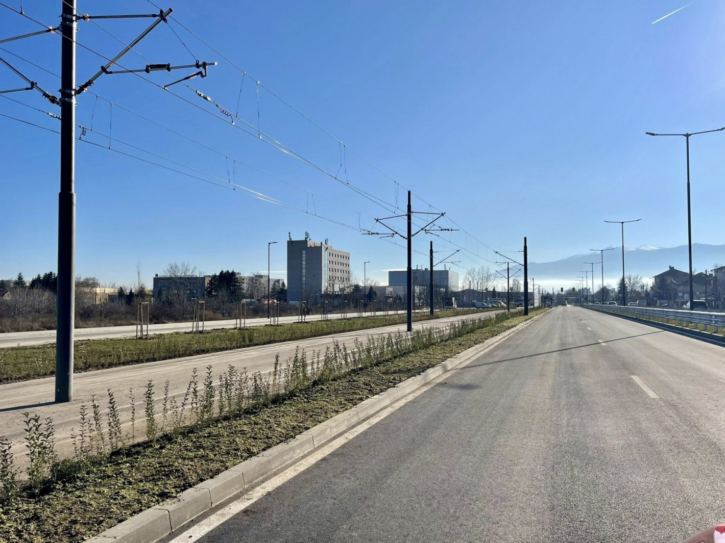 След 2 г. строителство пуснаха движението по новия бул. "Рожен" (снимки)