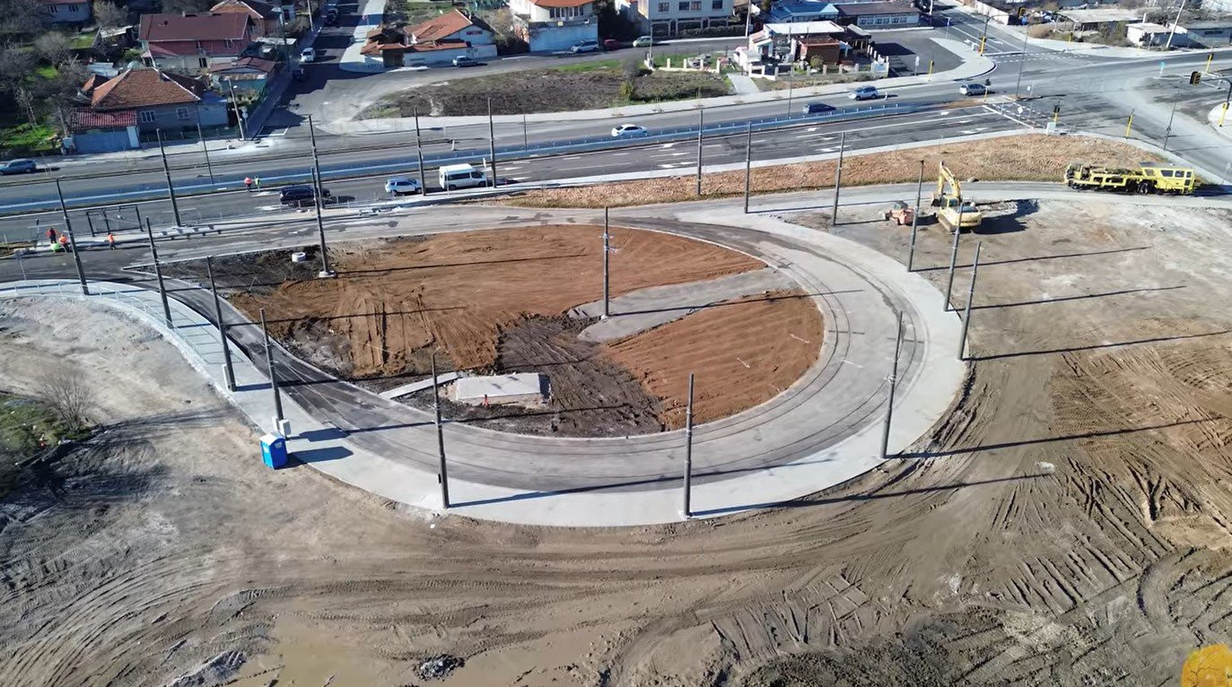 След 2 г. строителство пуснаха движението по новия бул. "Рожен" (снимки)