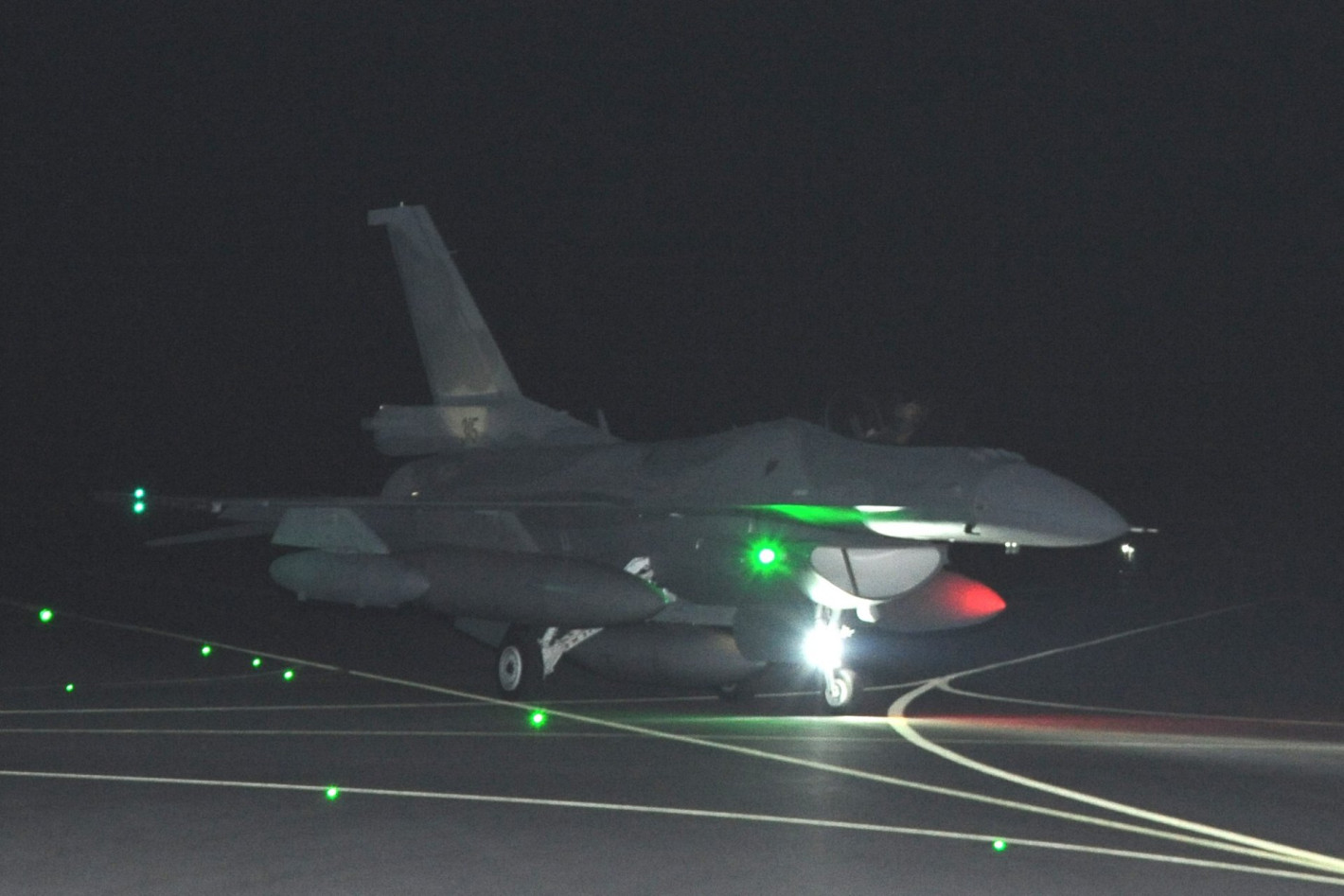 Пристигнаха последните два самолета от първата партида F-16 за България (снимки/видео)