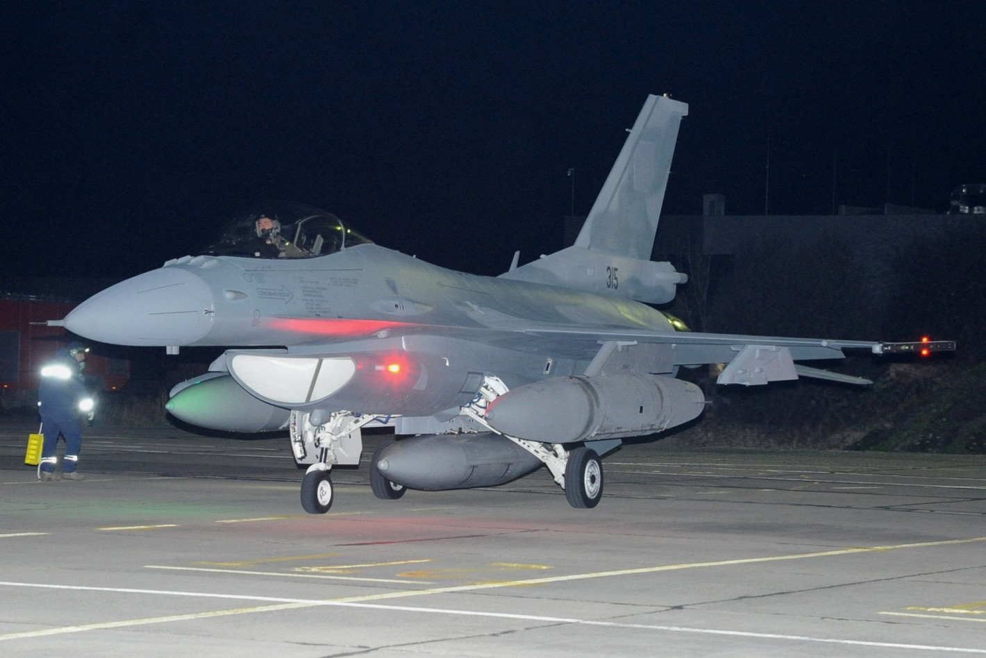Пристигнаха последните два самолета от първата партида F-16 за България (снимки/видео)