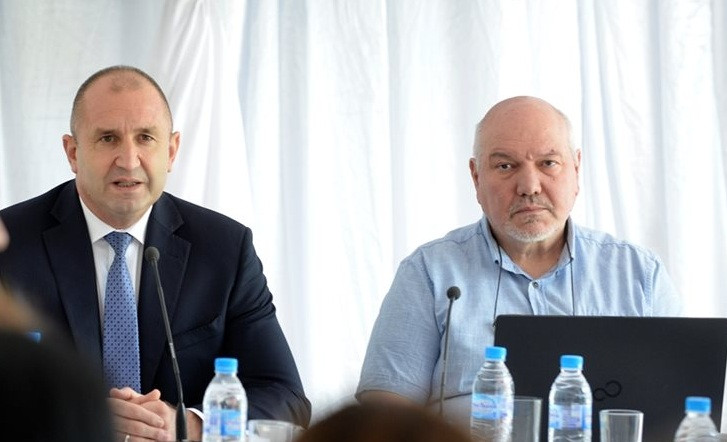 Висаджията агент „Майстора“ готви партийния проект на Румен Радев