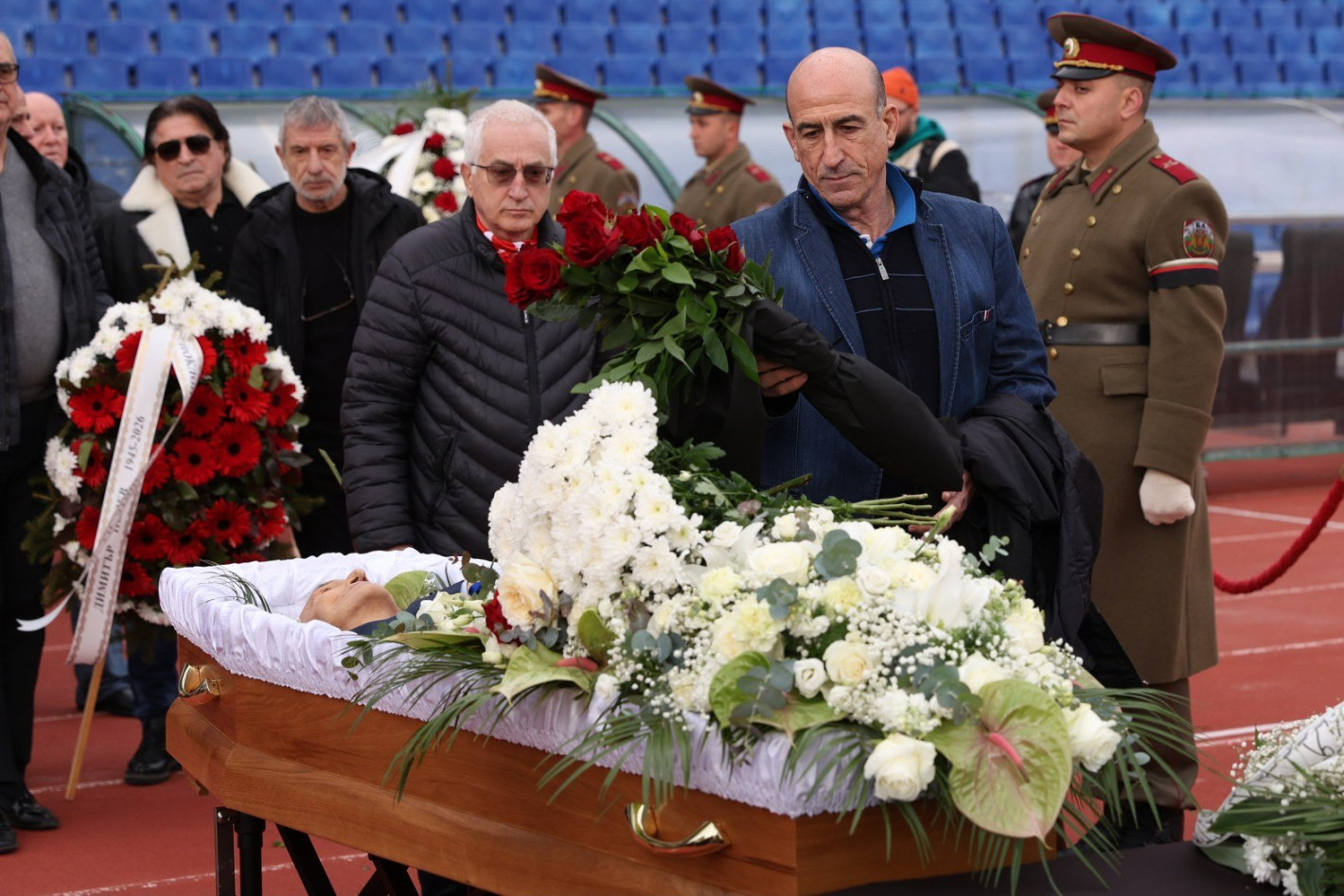 Хиляди се преклониха пред легендата Димитър Пенев (галерия)