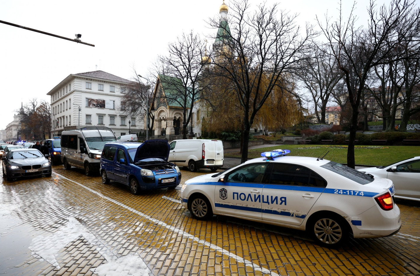 Зрелищен арест в центъра на София след автокражба (снимки)