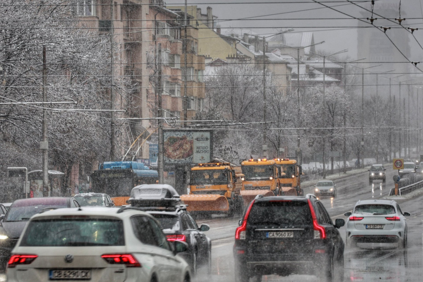 След мекото време, януари ни удря със сняг, студ и бурен леден вятър