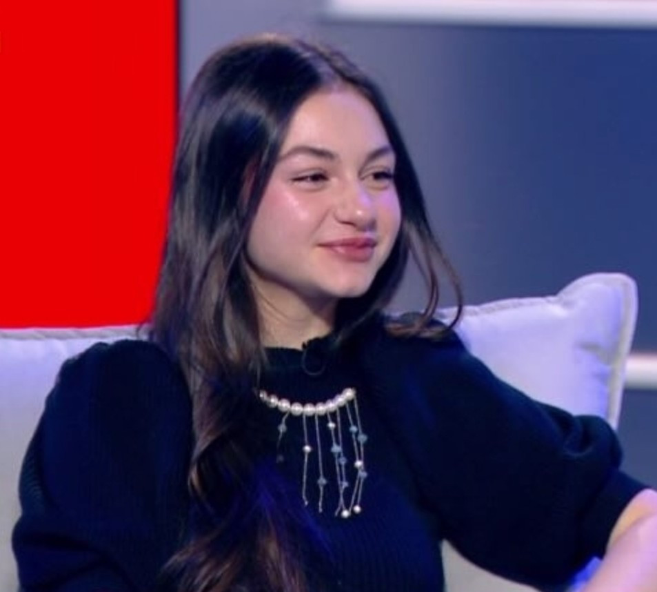 Зрителите на БНТ „шамаросаха“ Крисия: Момиченце, много си чаровно, ама кой ти пише песните, бе?! (ВИЖ ТУК)