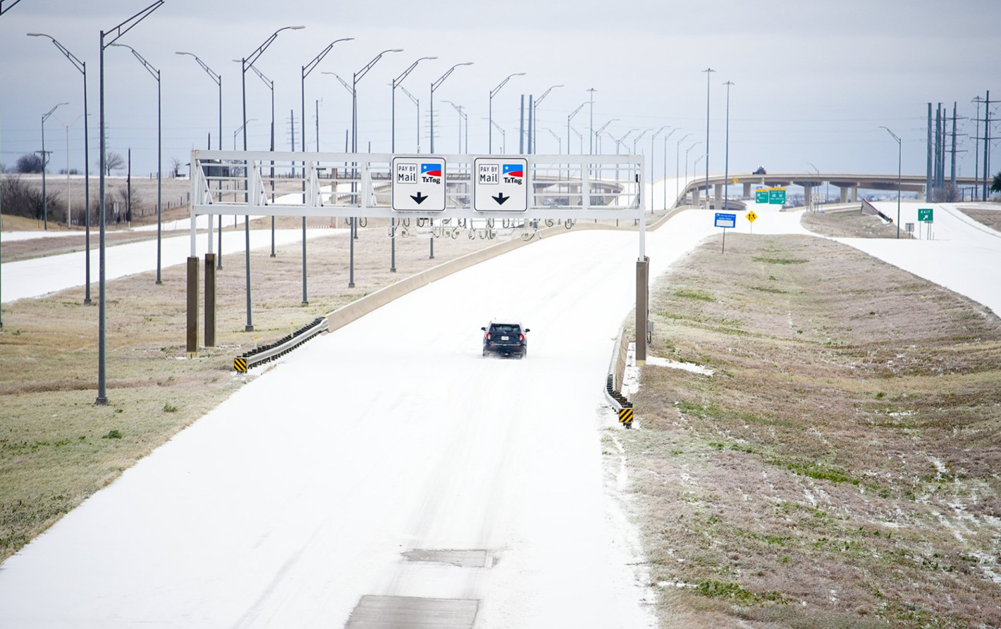 Мощната зимна буря в САЩ отмени над 11 000 полета (снимки)
