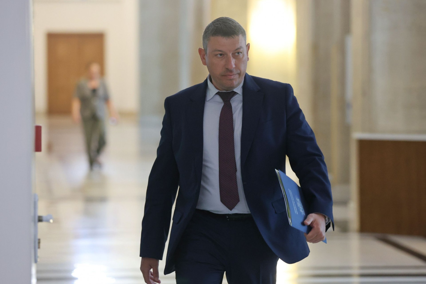 Пращат агентите на ДАНС на задължителни пешеходни походи веднъж месечно в работен ден