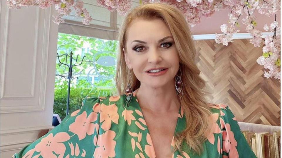 ШОК!! 67-годишната Нели Рангелова вцепени зрителите на Гала с вкаменено лице и набръчкана шия! (СНИМКИ)