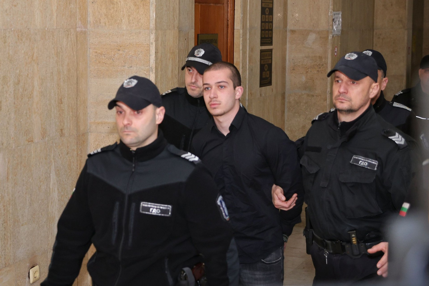 Марти все още пита: "Къде е мама?", а Никола Бургазлиев поиска свобода. Но не я получи