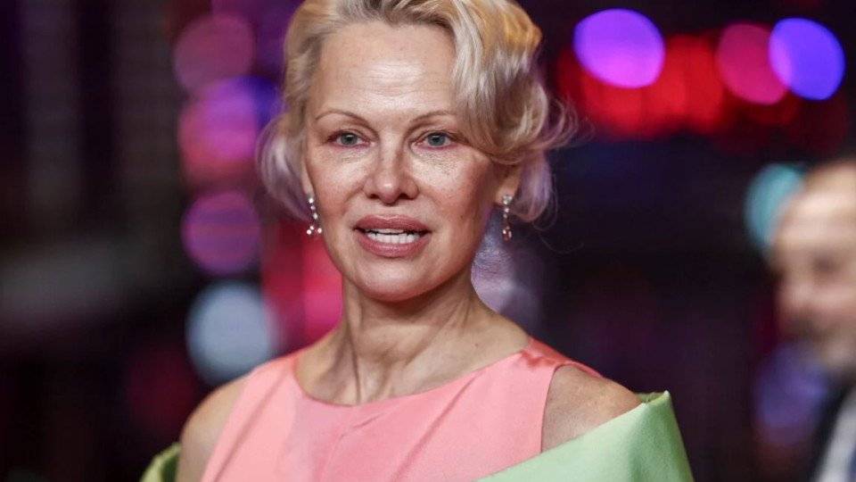 Без лифтинг, без силикон, без пластики: Памела Андерсън предизвика фурор на Берлинале 