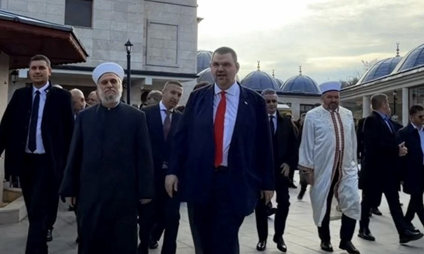 Делян Пеевски, лидер на ДПС и ПГ на ДПС-НОВО НАЧАЛО: Нека свещеният месец Рамазан вдъхнови всички към добри дела!