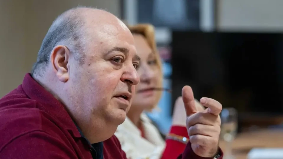 Любо Нейков влиза в сайт за запознанства: Търси богата съпруга, за да изпълни клетва към майка си!