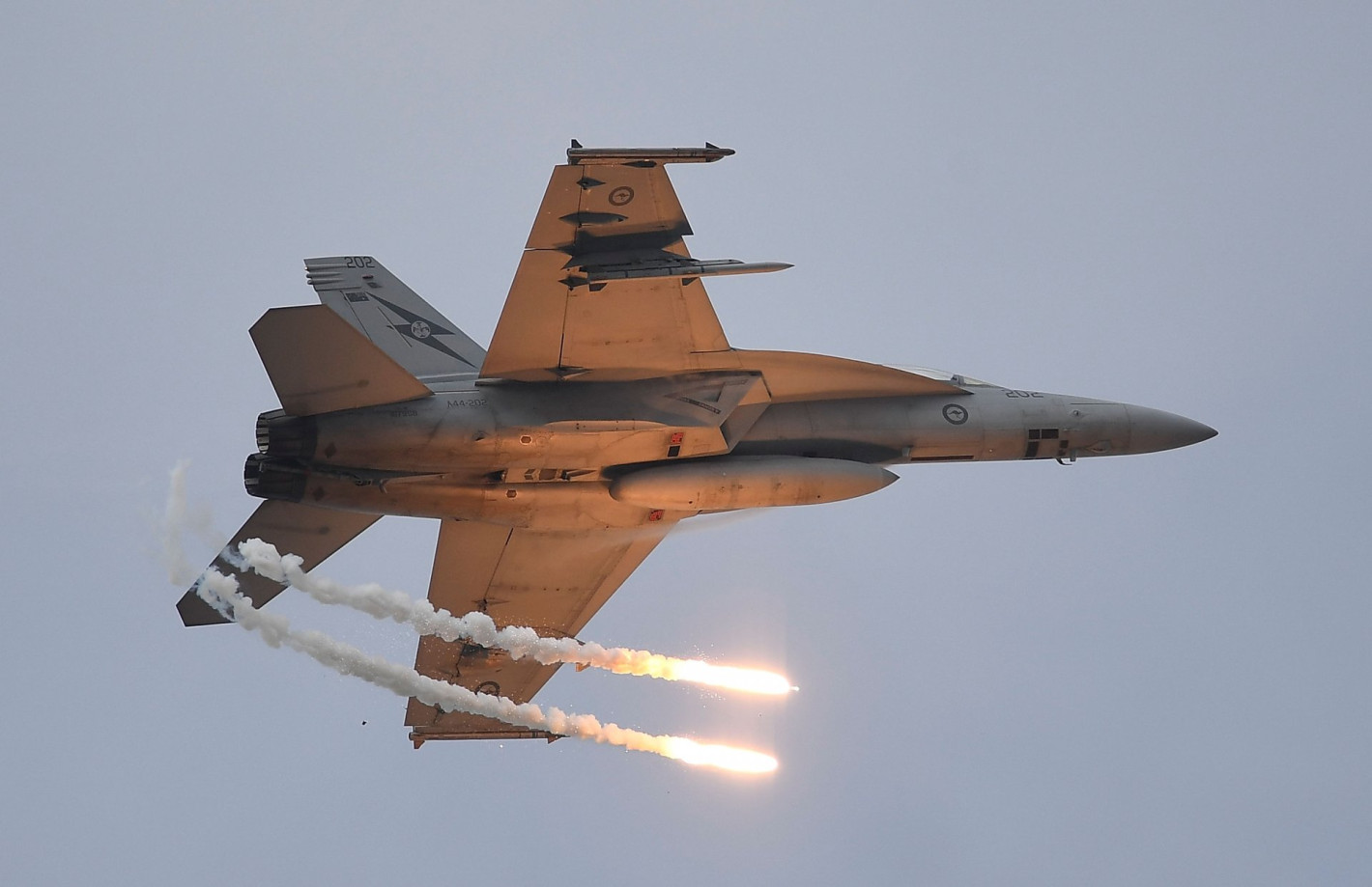 Кувейтски пилот на изтребител F/A-18 е свалил с приятелски огън трите американски F-15