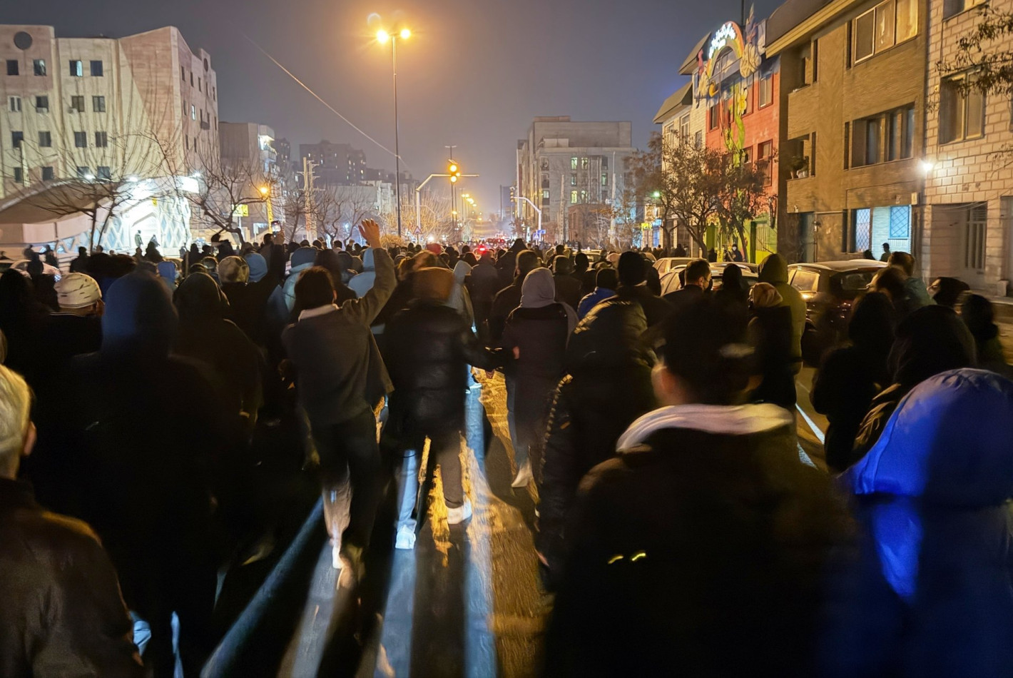 Иран предупреди протестиращите, че силите за сигурност "държат пръста си на спусъка"
