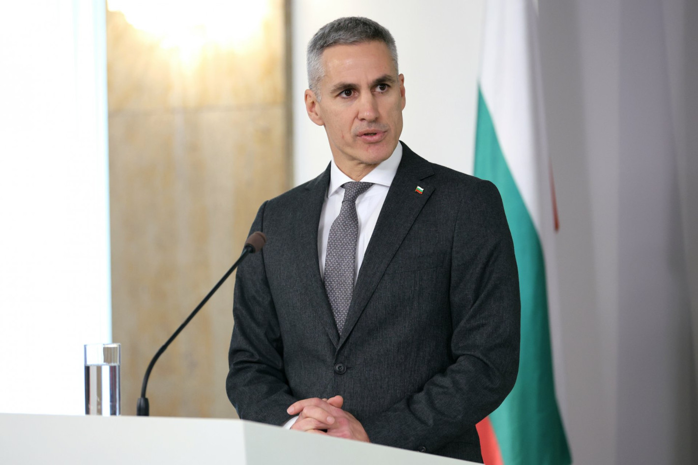 Служебният премиер обеща помощ по 20 евро месечно заради поскъпването на горивата