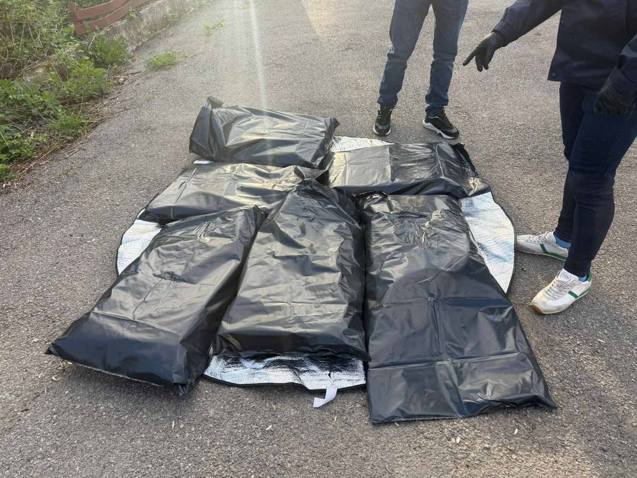 Задържаха трима с близо €600 000, над 600 боеприпаса и повече от 67 кг дрога (снимки)