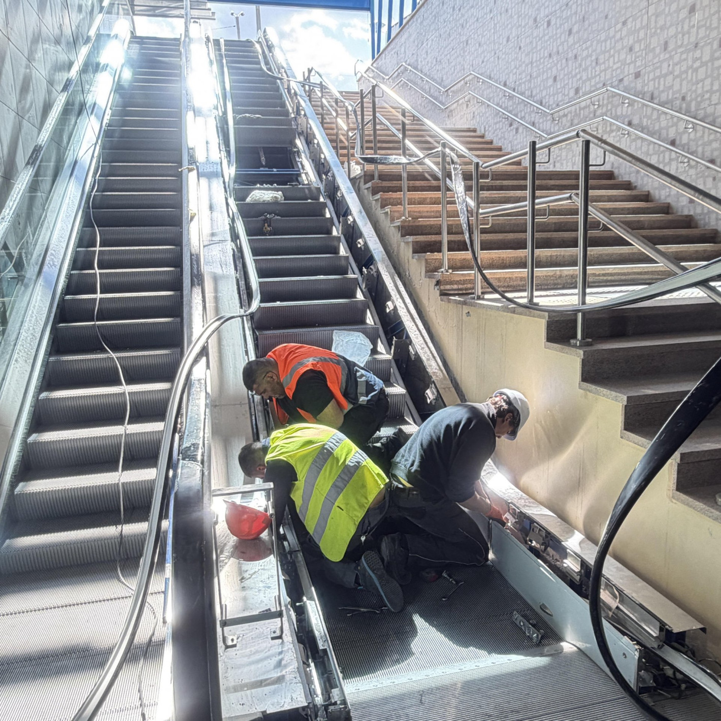 Вижте как изглежда новият участък на метрото в "Подуяне" (снимки)