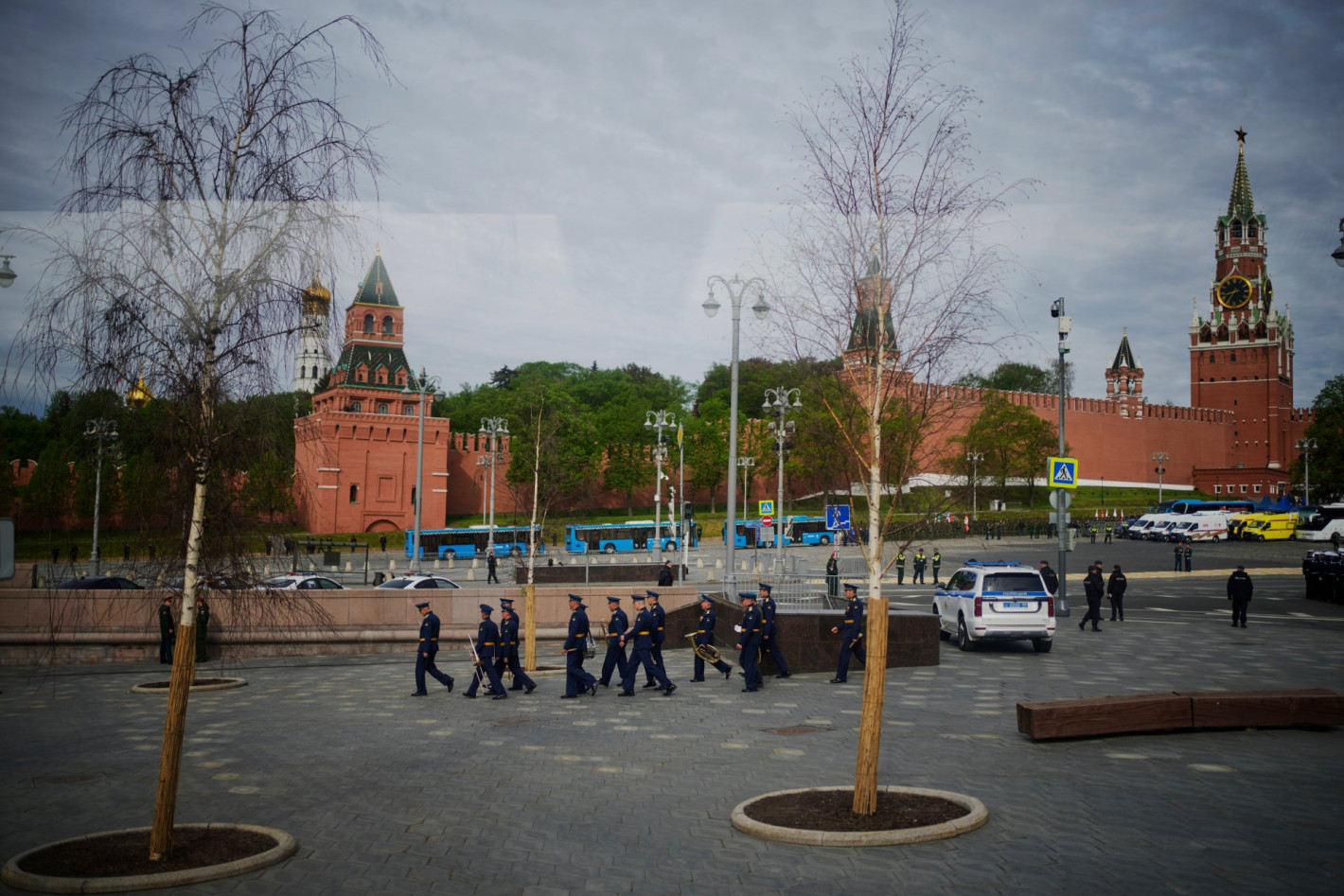 Парадът на Червения площад: Без сухопътна техника и за пръв път с военни от Северна Корея