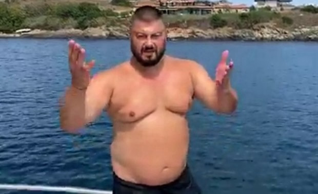 ВИЖТЕ ПРЕСТЪПНИЯ ОБРЪЧ ОТ ОФШОРКИ НА НИКОЛАЙ БАРЕКОВ. ЖИВЕЕ В ПАЛАТ, А ПО ДОКУМЕНТИ Е ПРОСЯК