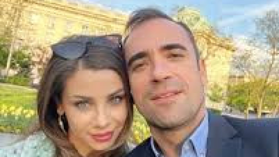 Драго Симеонов бесен на София Маринкова: По-млад ли си търсиш, че нон-стоп се снимаш гола?! (ето как се пуска - СНИМКИ)