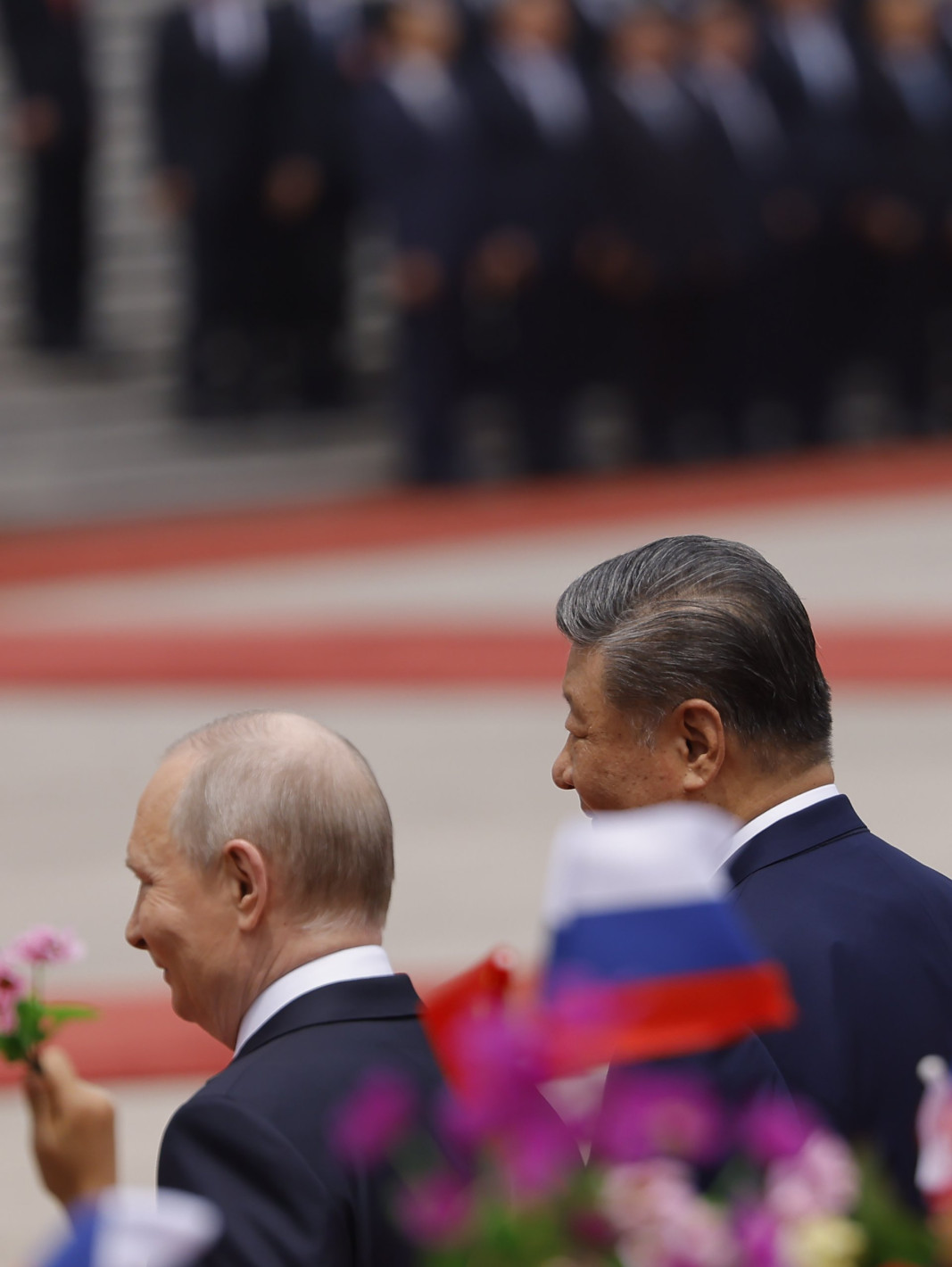 Китайската гвардия и Си Цзинпин посрещнаха Путин в Голямата зала на народа в Пекин (снимки)