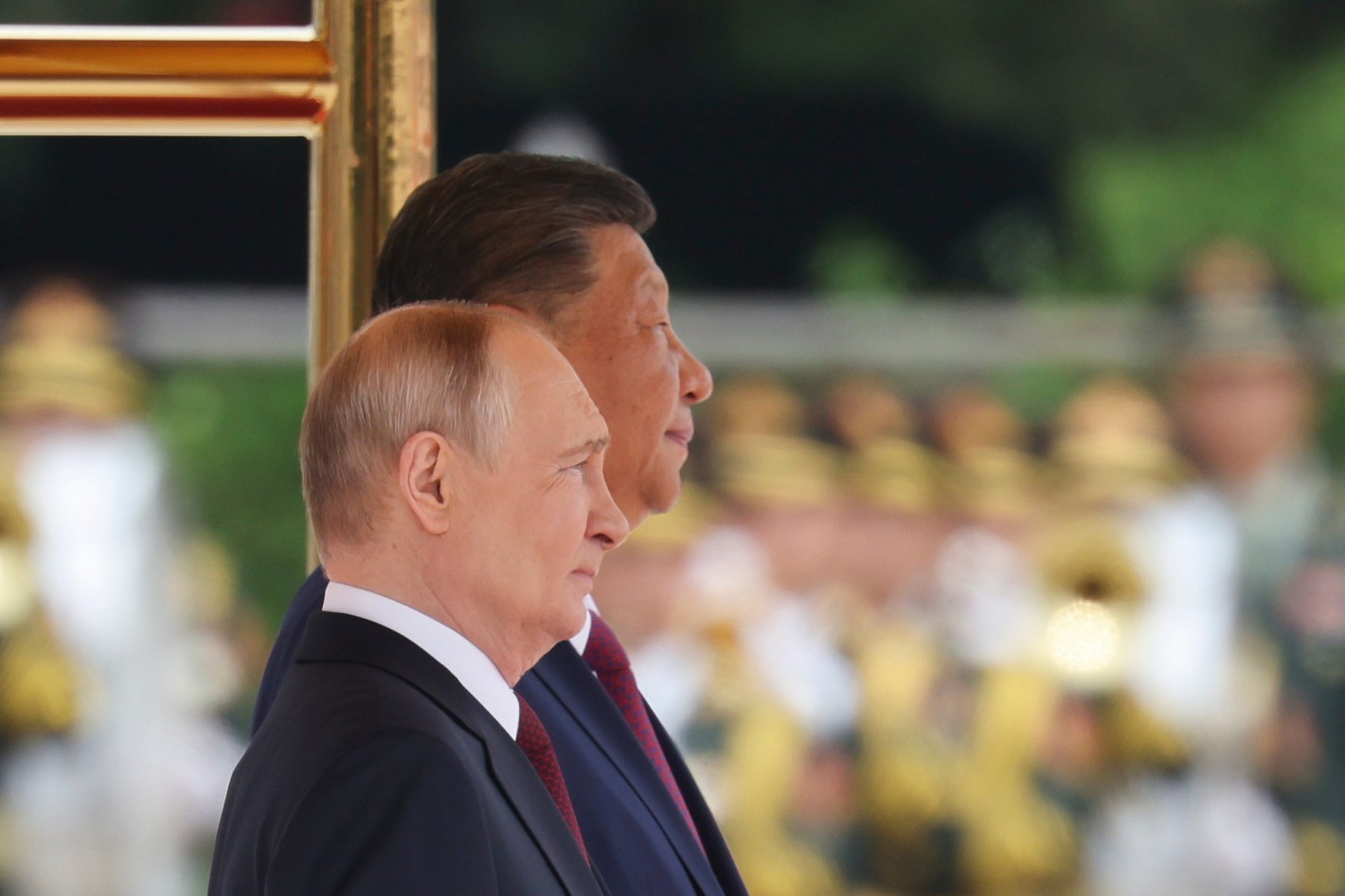 Китайската гвардия и Си Цзинпин посрещнаха Путин в Голямата зала на народа в Пекин (снимки)