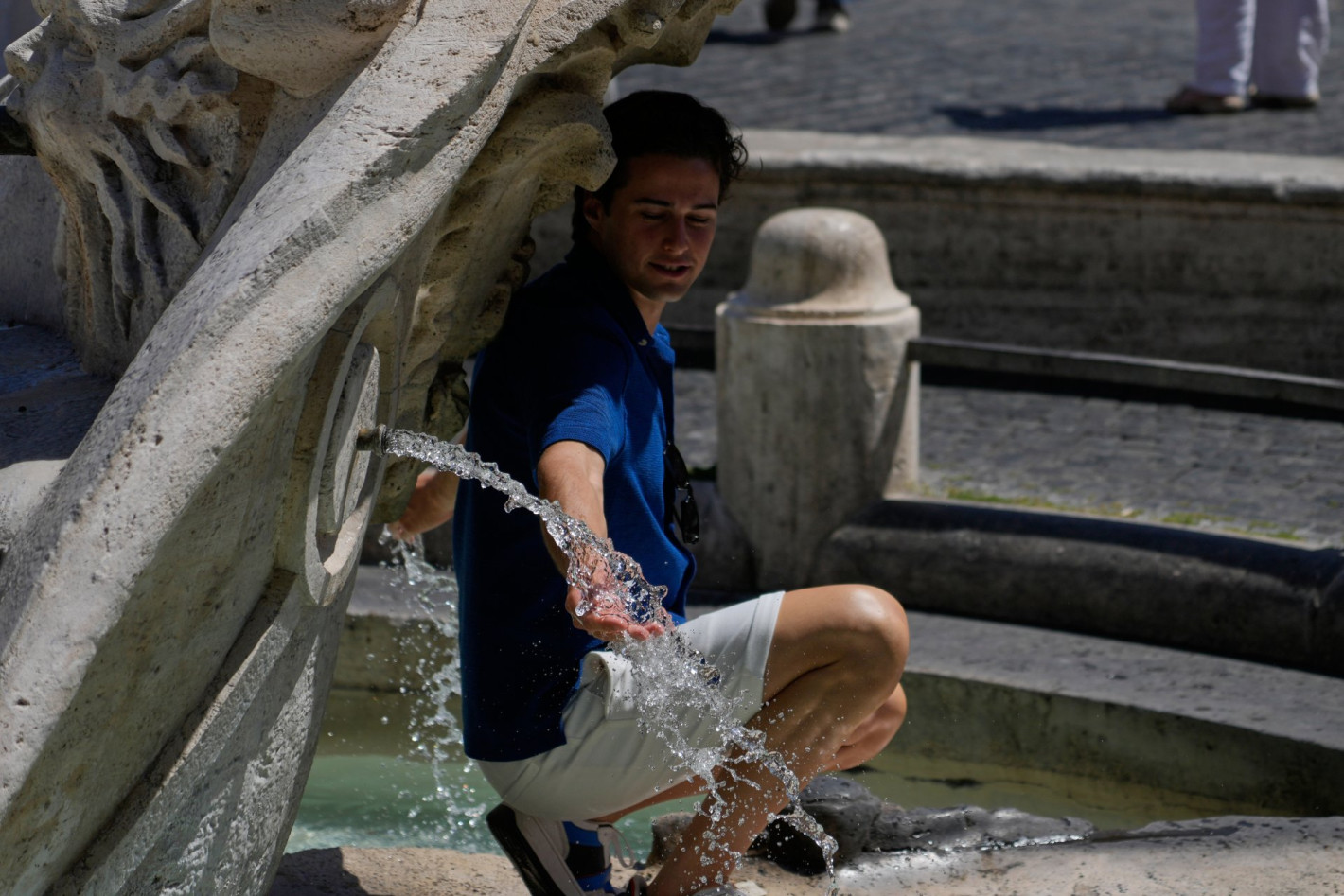 Тропическа нощ в Лондон, удавници по плажове във Франция, близо 40 °C в Испания (снимки)