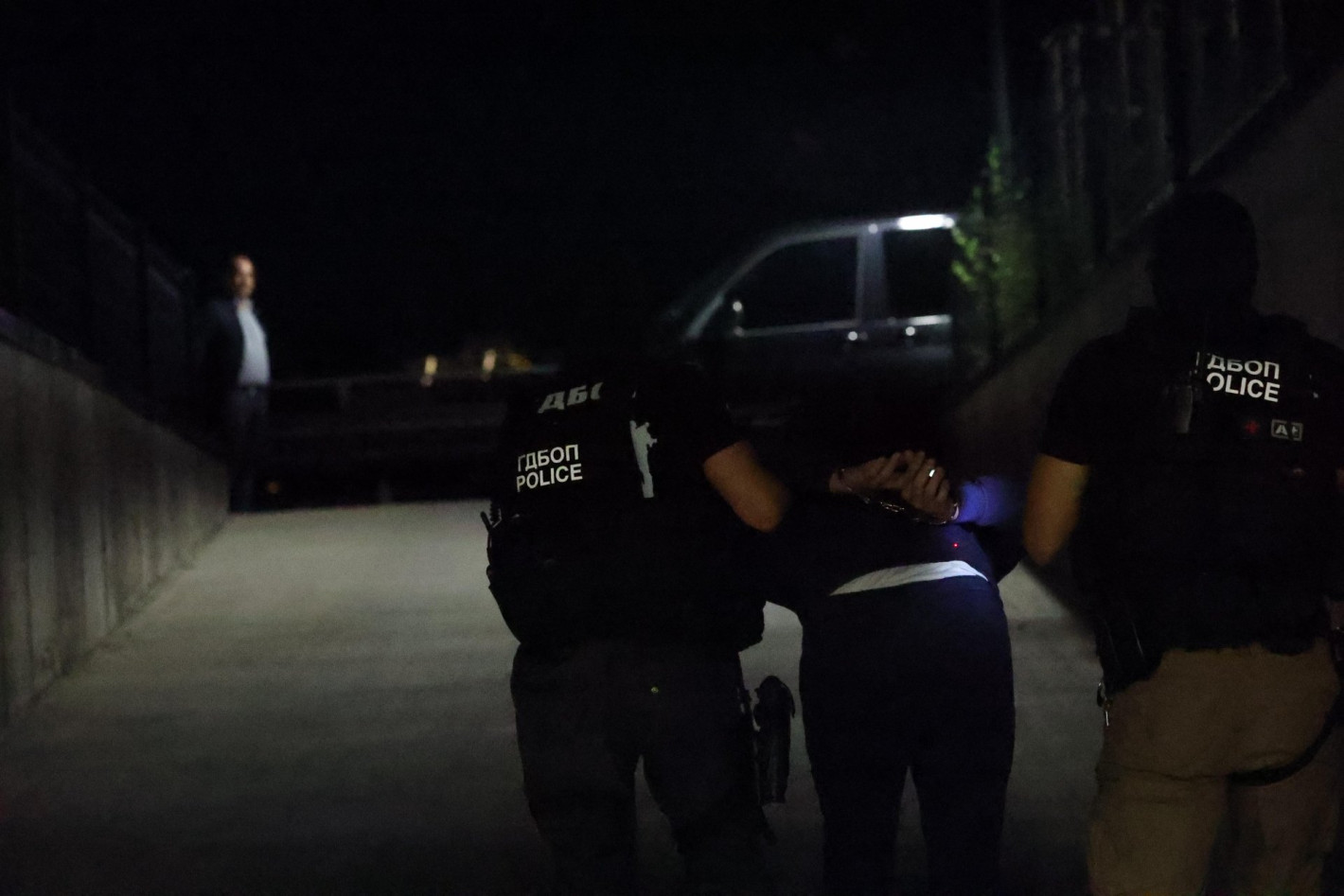 ГДБОП арестува 7 от "Дилърите на Дружба", откри депа за дрога в апартамент и гараж (снимки)