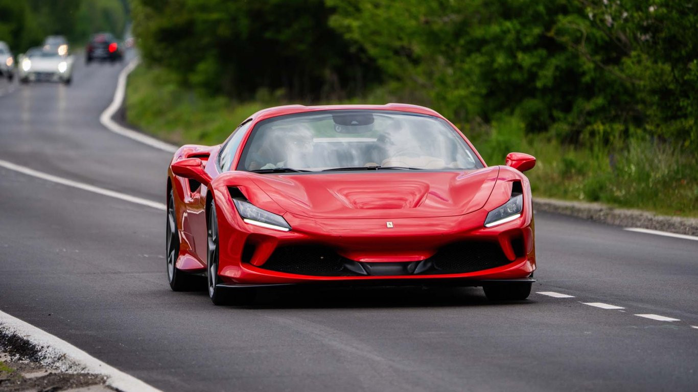Над 30 автомобила Ferrari се събраха на писта в България