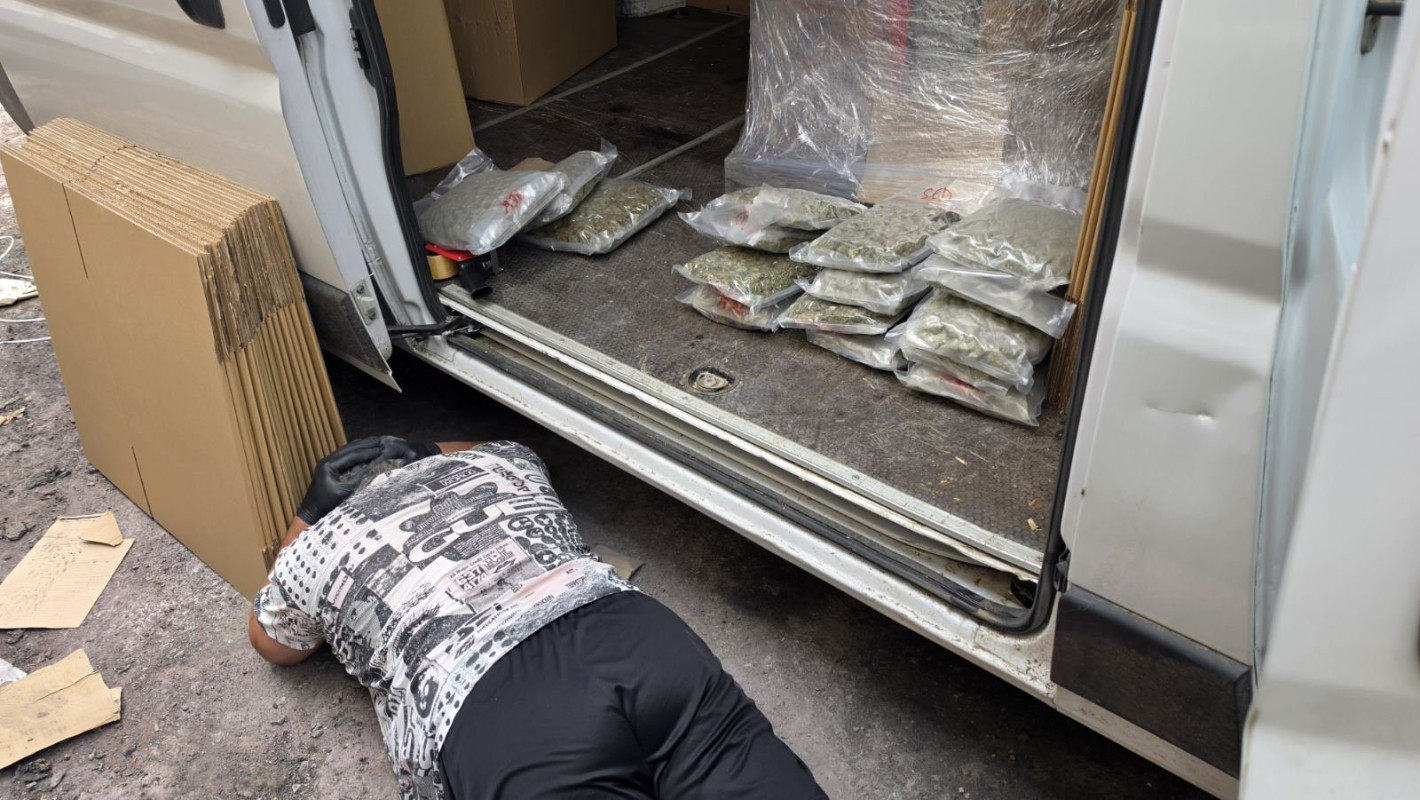 Заловиха престъпна група с дрога за €2 милиона и хеликоптер в Бургаско и Ямболско (снимки)
