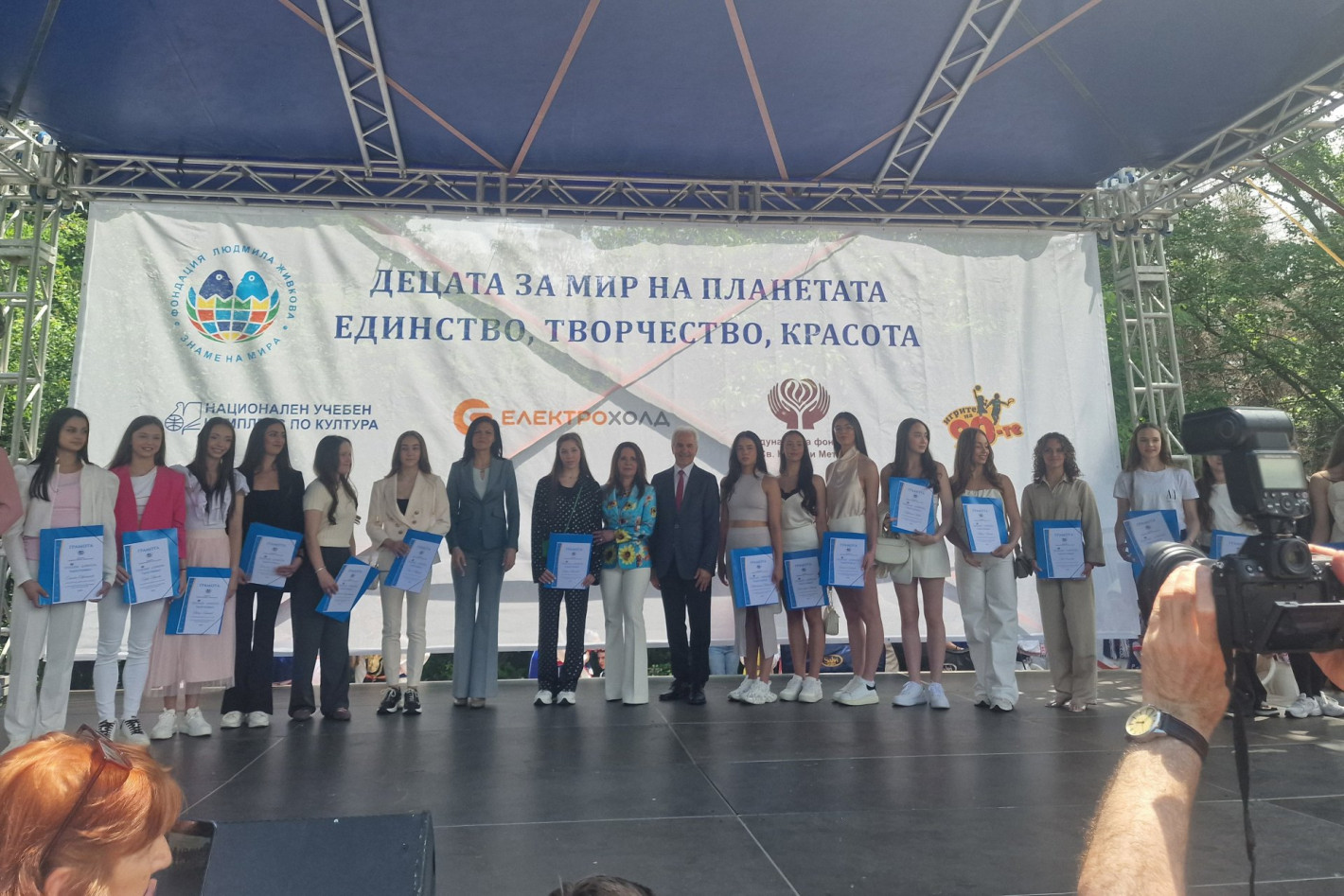 Възродиха асамблея "Знаме на мира": Камбаните биха за "Единство, творчество, красота" (снимки)