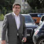 Ралф Шумахер сключи брак с партньора си Етиен на бляскава церемония в Сен Тропе