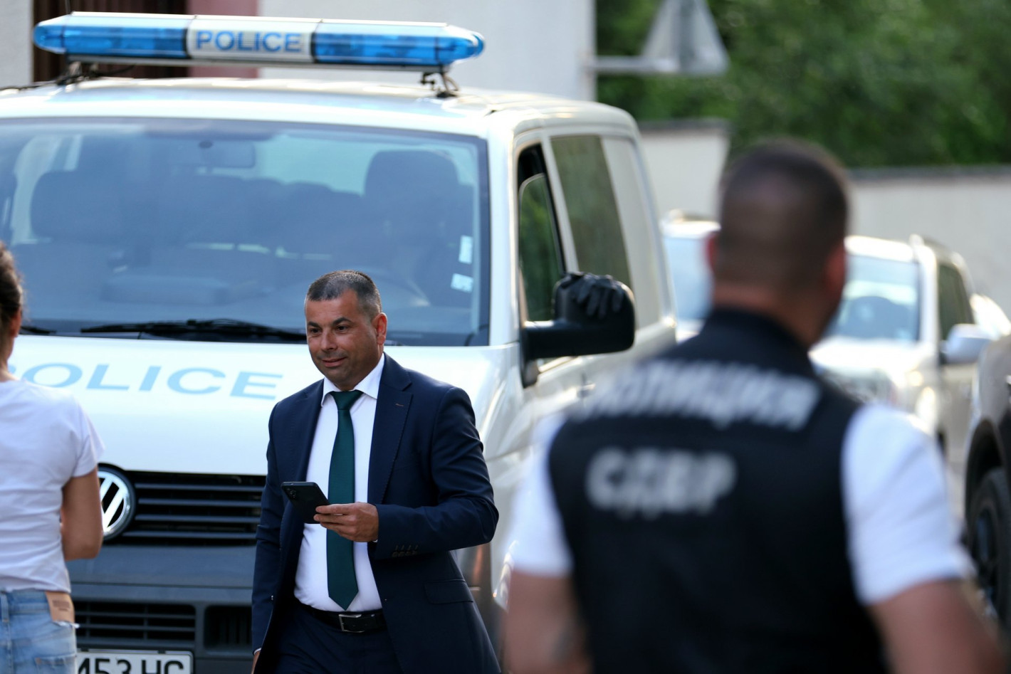 Новият шеф на СДВР започна с удар: Разбиха наркооранжерия в столичния квартал "Бояна" (снимки)