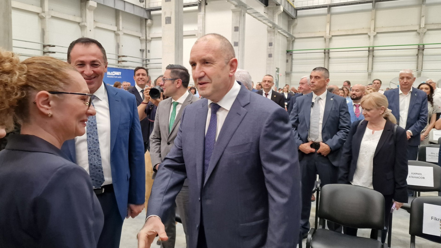 Радев: Пари в хазната няма, думите на Борисов за "Боташ" са като слуховете за пантерата в Шумен