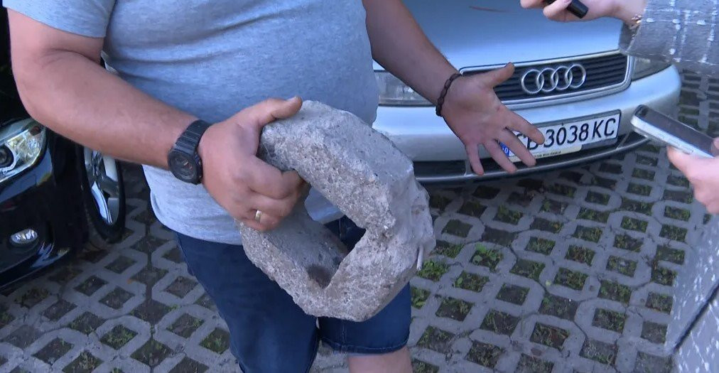 Паве проби автомобил на общински паркинг в София, собственикът готви съдебен иск