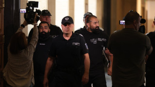 Оставиха зад решетките двама, свързвани с "Калашниците" (снимки)